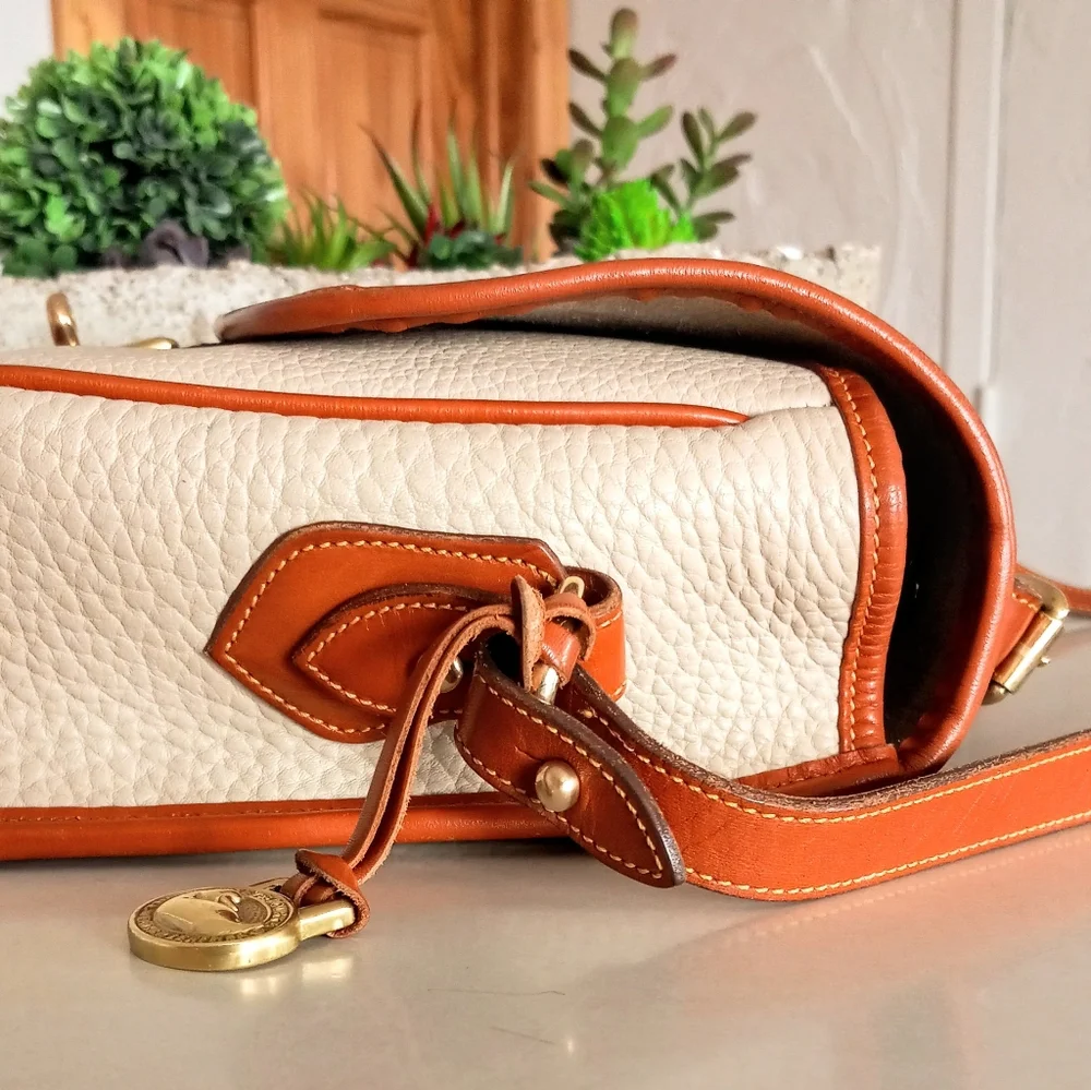 Dooney & Bourke Stunning Carrier/Crossbody Vintage AWL - Picture 4 of 10